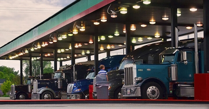 6 Ways to Manage & Control Trucking Fuel Costs as an Owner Operator